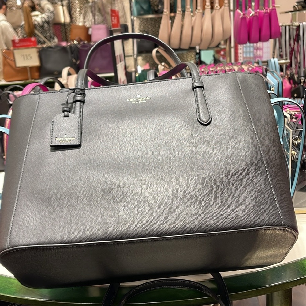 Kate Spade Schuyler Medium Tote
COLOR:
Black
NWT - Picture 14 of 16
